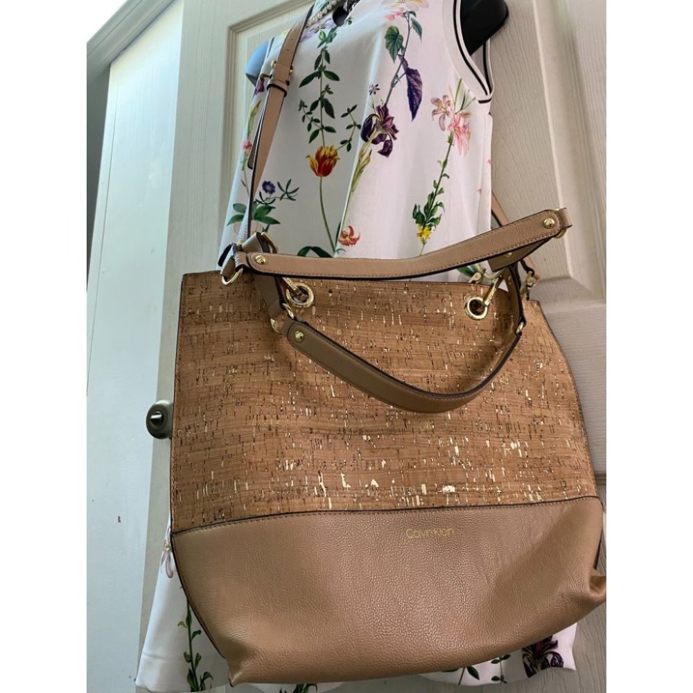 Calvin Klein Tan Large Tote Bag Crossbody Strap - Picture 8 of 12